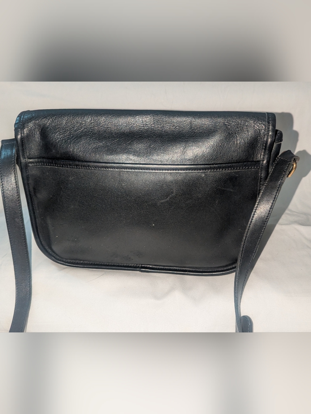 Vintage Coach Black Leather Turn-Lock Crossbody Bag 9790 - Picture 2 of 11